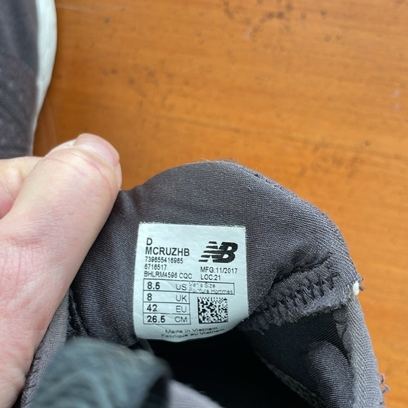 New Balance Men’s Size 8.5 - Picture 9 of 10